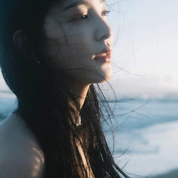 公寓里的两个女人